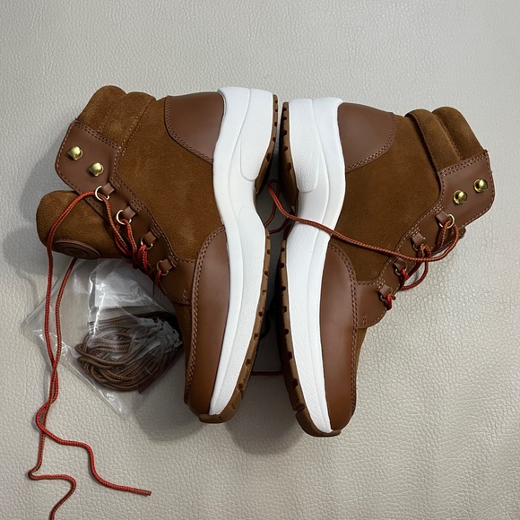 NWB - Lauren Ralph Lauren Women's Rylee Hiker Suede Sneaker - EU 40/US 8.5 - Picture 6 of 14